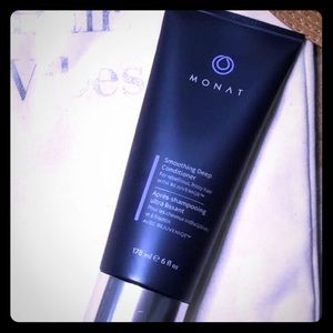Monat smoothing conditioner